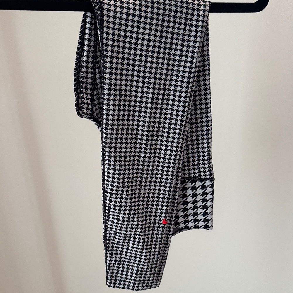 NIKE Black and White Houndstooth leggings